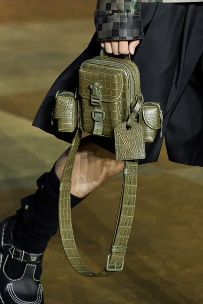 Look 28